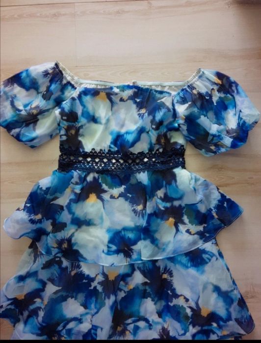 Elegancka sukienka falbany kwiaty bratki wesele L