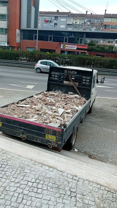 Faço cargas de entulho