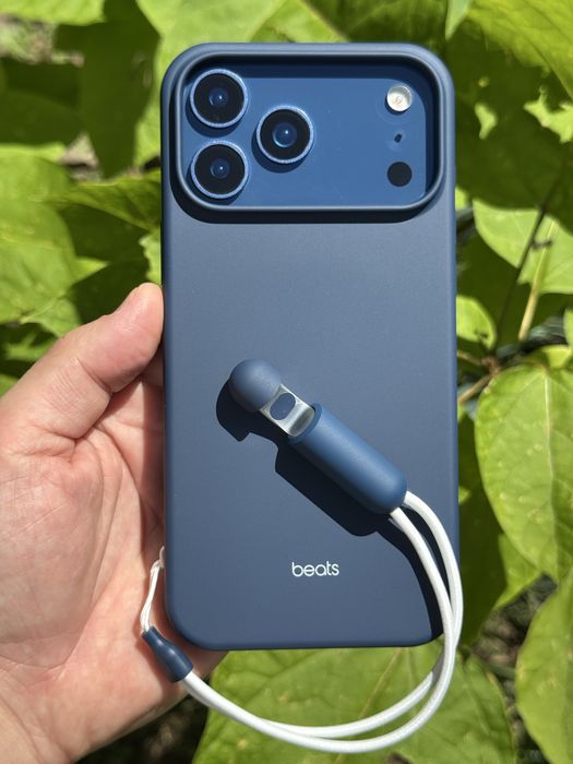 Чехол-накладка Beats iPhone 17 Pro,17 Pro Max Case с MagSafe и Camera Control with Kickstand
