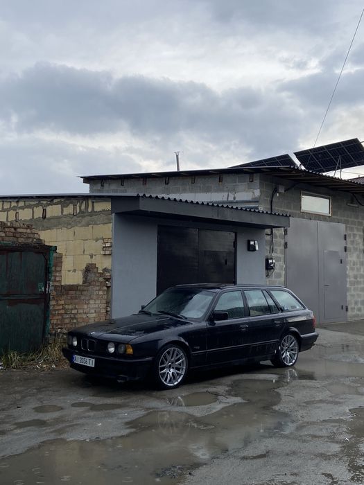 Дві BMW E34 touring m50