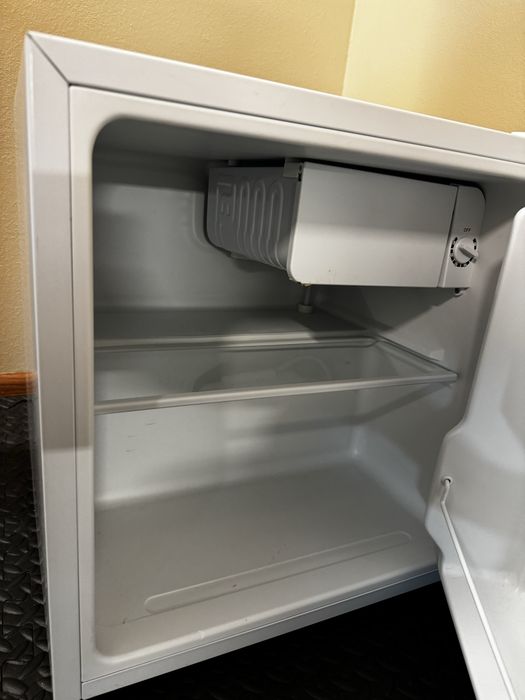 Mała lodówka Midea