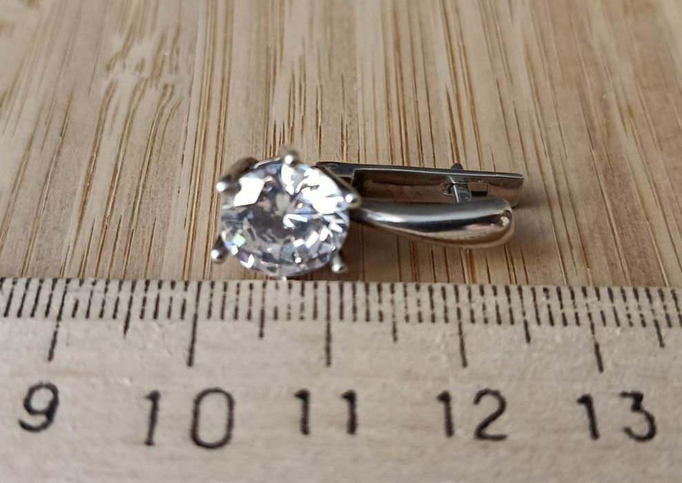 Серебряные серьги с крупными  фианитами