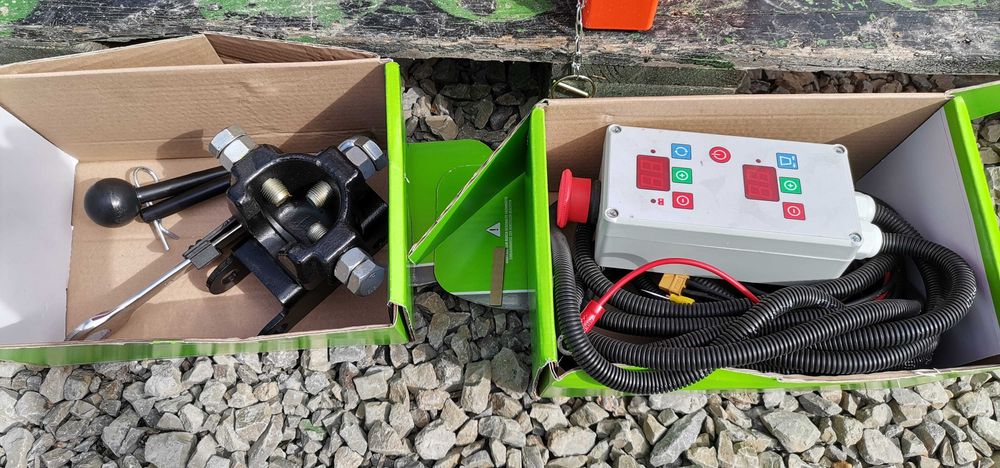 Solarka Dexwal SALTDROG 100l zawieszana lej na hak AGROSTAL