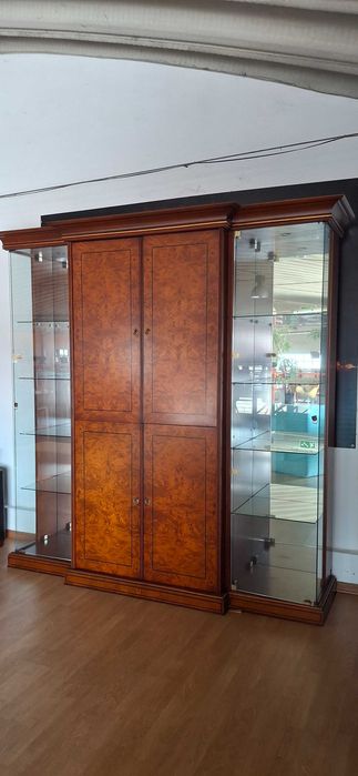 Movel salão com portas e vitrine