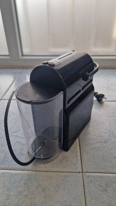 Máquina de Café Nespresso preta