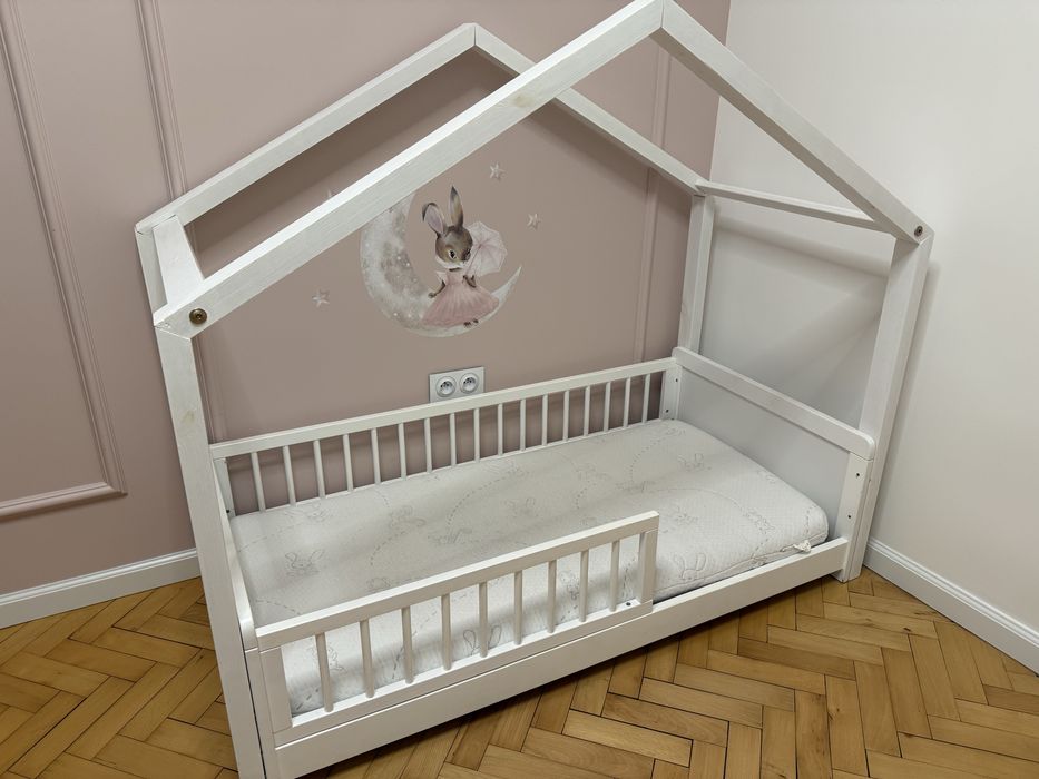 Łóżko domek dla dziecka 140x70 + materac – stan bardzo dobry