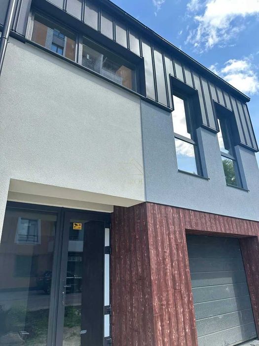 Продаж таунхауса 155м2 з гаражем в місті, поруч все необхідне!