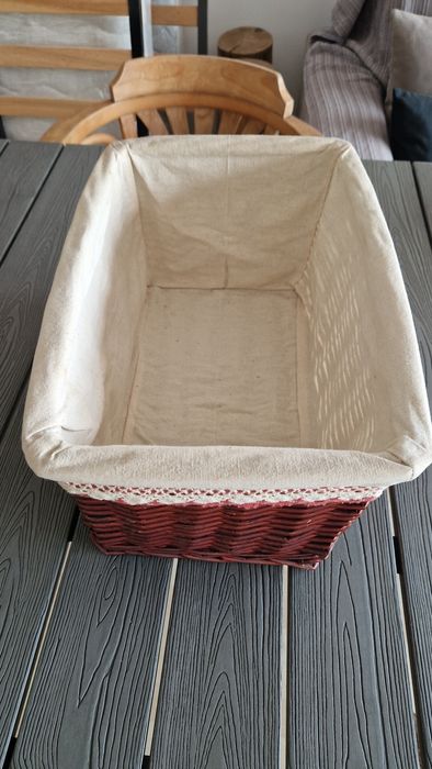 Cesto de vime com forro em tecido
Medidas - 34 cm comprimento; 19 cm altura, 23 cm largura