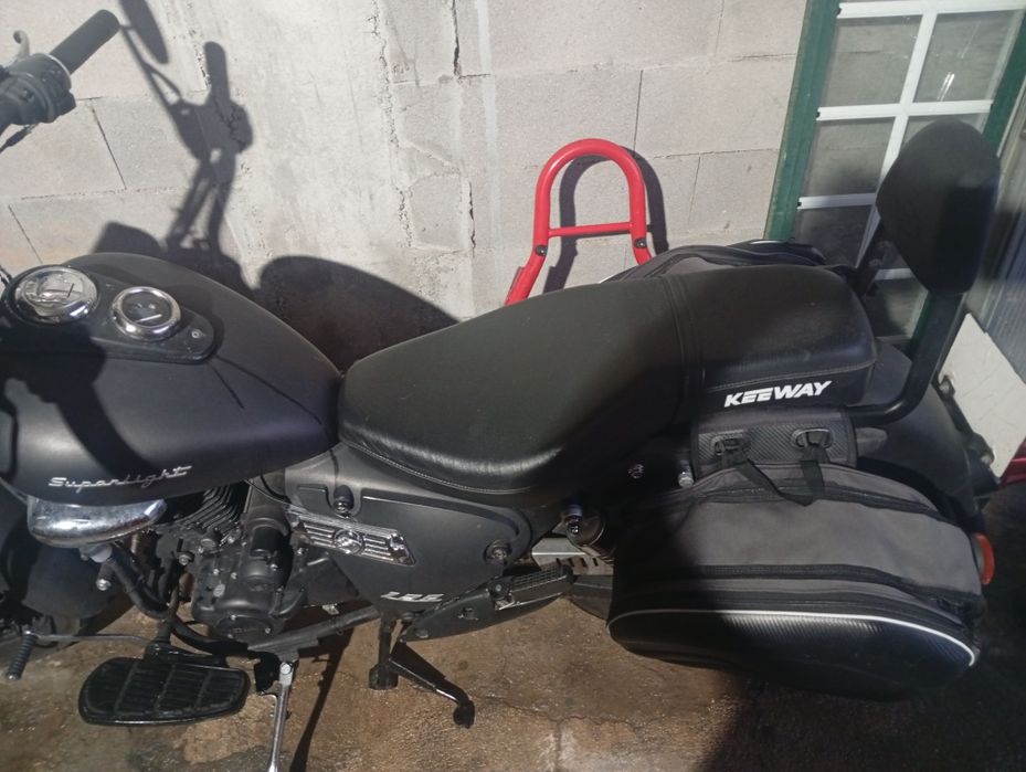 Vendo keeway Superlight