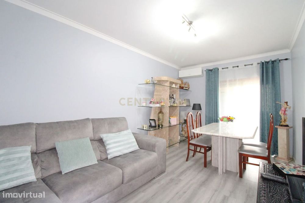 Disponível T3 Remodelado na Torre da Marinha a 2 minutos do Rio Sul Sh