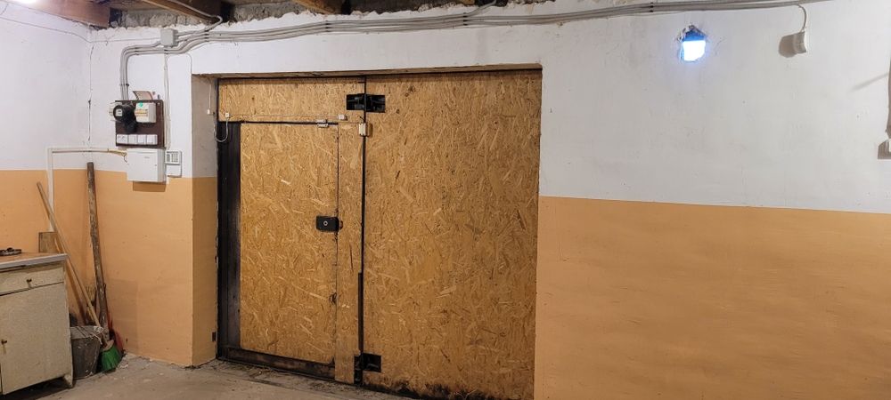 Продам великий капітальний гараж