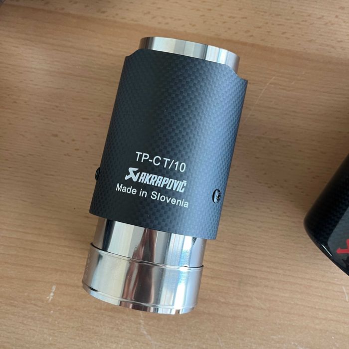 Новые насадки на трубы вихлопа akrapovic одинарные двойные в наличии