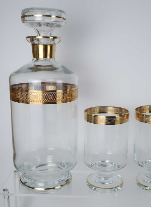 Garrafa com 17 copos em cristal - rebordo dourado