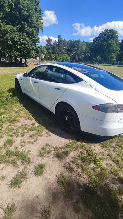 Tesla мобіл S P85 2014