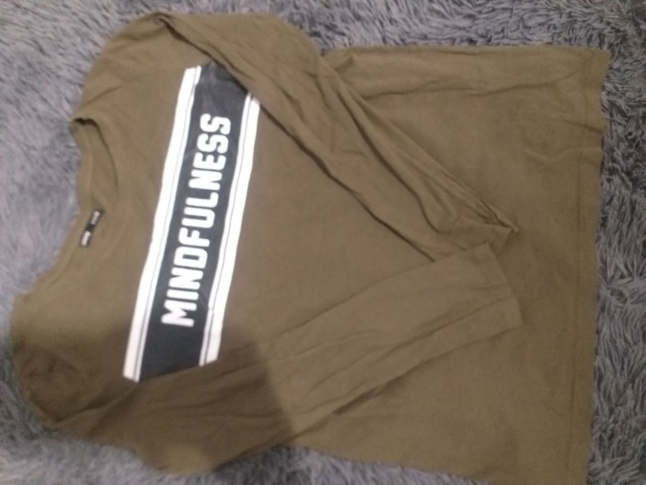 Zielona  bluzka z napisem