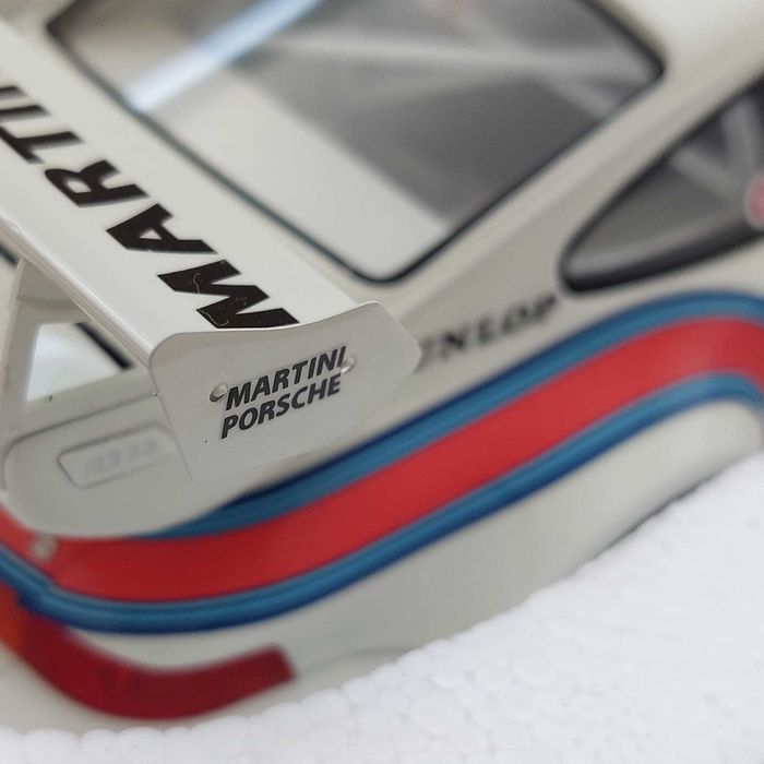 Miniatura Porsche 911 (964) RSR 3.8 #909 Martini 1993 GT Spirit 1:18
