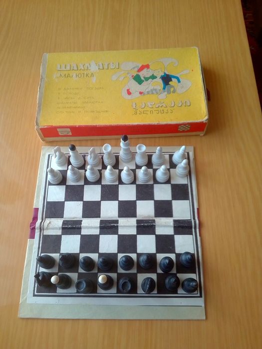 Сувенірний набір шахів малютка
