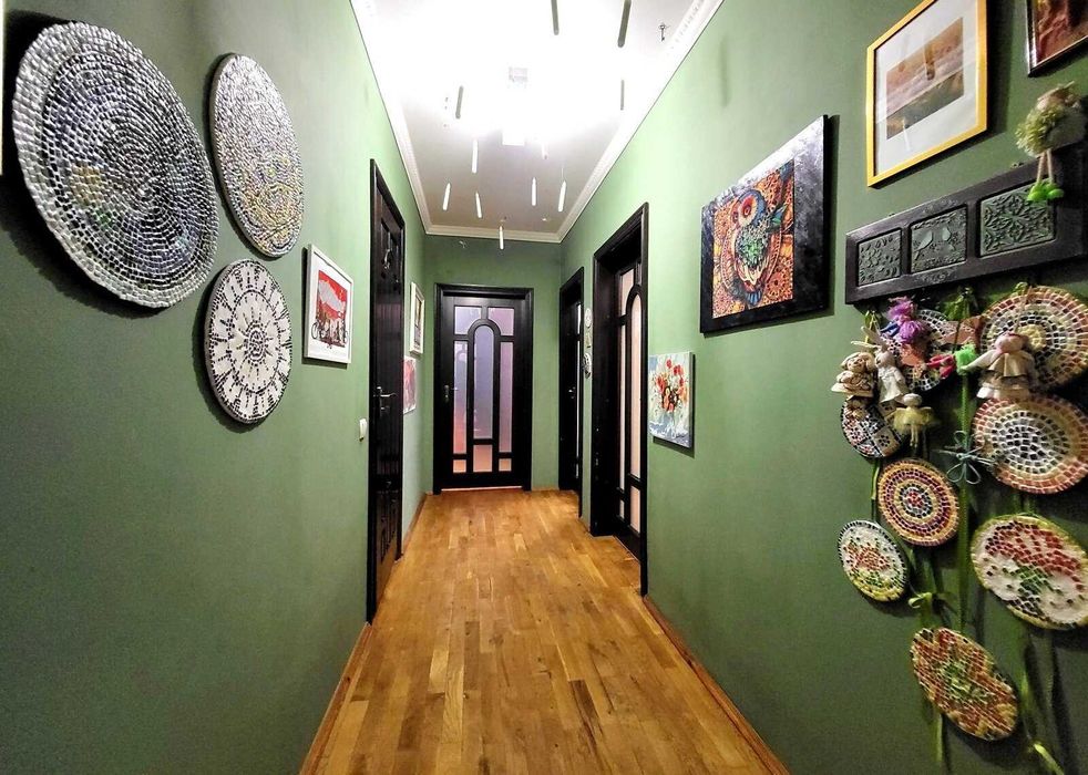 Продам квартиру з гаражем в Центрі міста