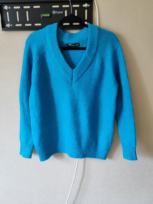 Теплий блакитний пуловер