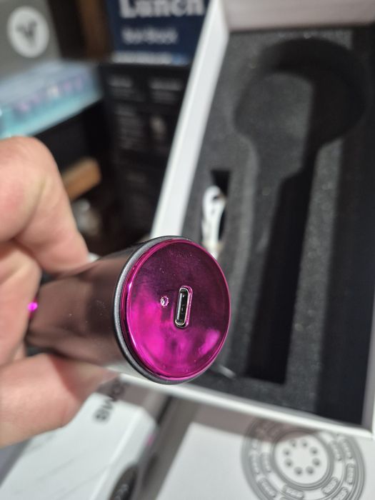 Масажер - гребінець для волосся .