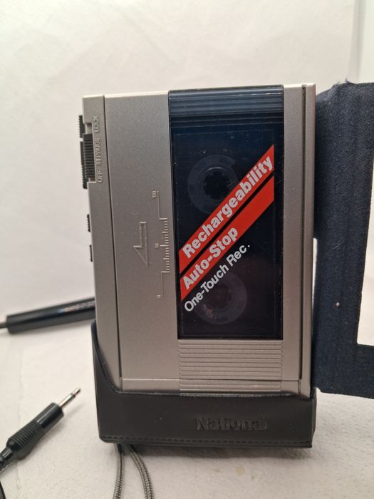 Диктофон . Плеер . Касетный . Пищуший . National . Panasonik Made in J