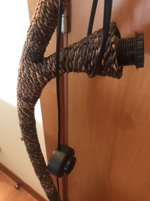 Candeiro em ferro revestido a cordame