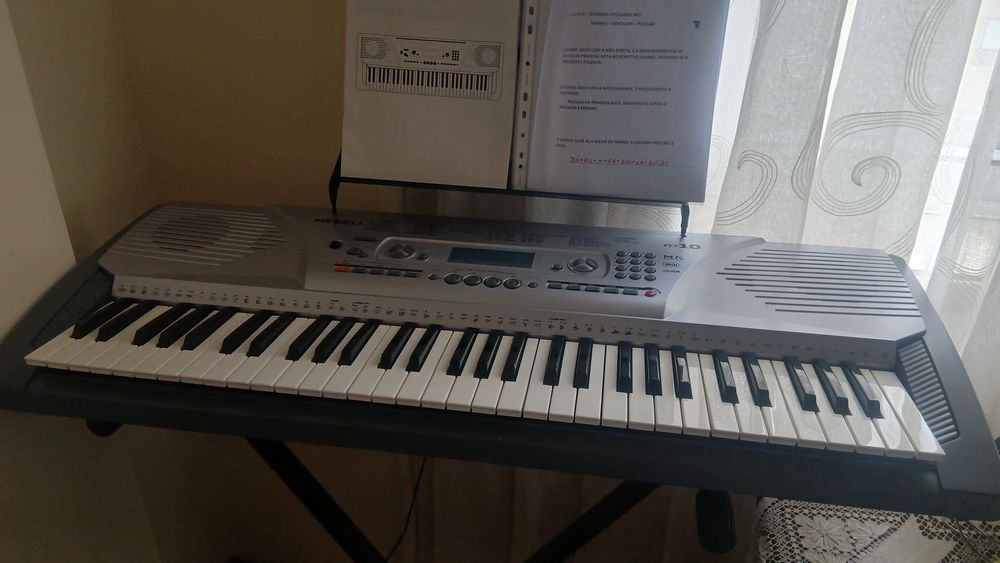 Piano excelente nunca usado