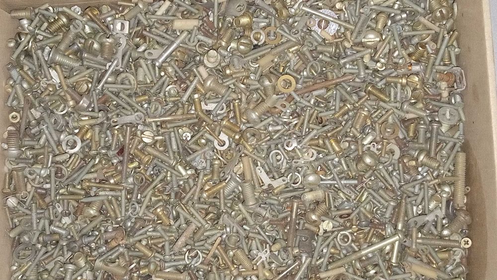 метизы / болтики.винтики,разное /  2кг.