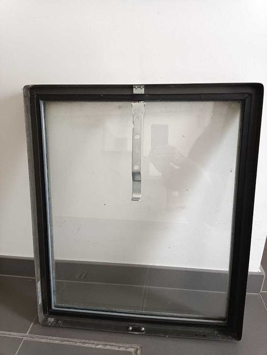 Claraboia com aro em madeira e em alumínio