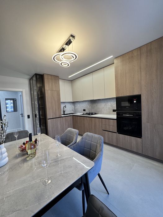 Продаж 2 кім в ЖК  Фемелі плаза  з євроремонтом.Модна під програми