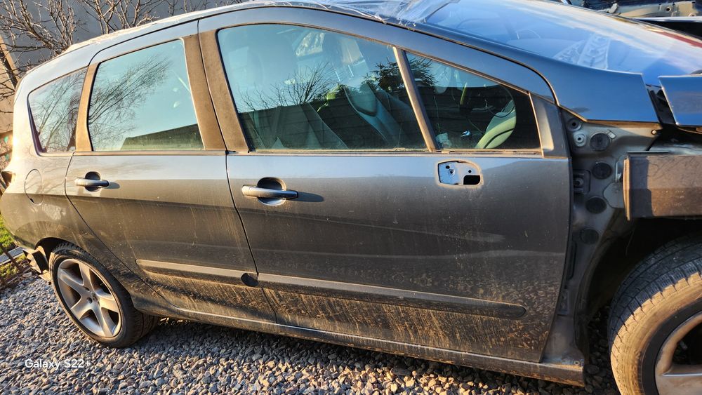 Двері Двери праві ліві передні Peugeot  пежо 308 колір фарби KTPD