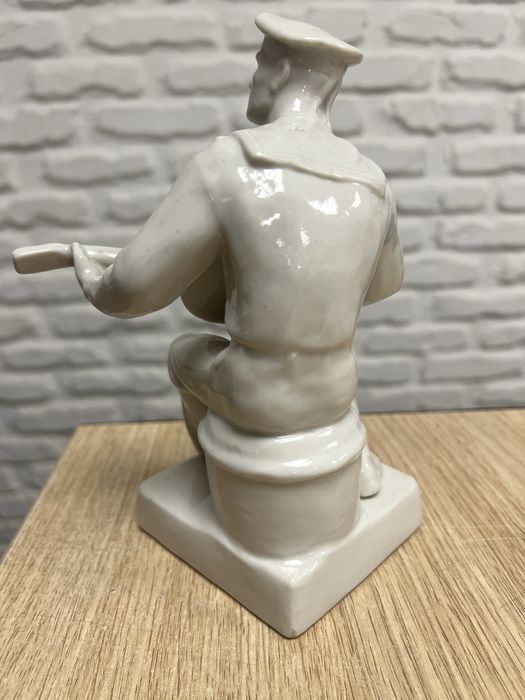 Статуэтка Артель «Керамик» Моряк с гитарой