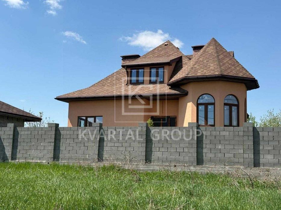 Продаж просторого будинку 180 м² з гаражем та укриттям !