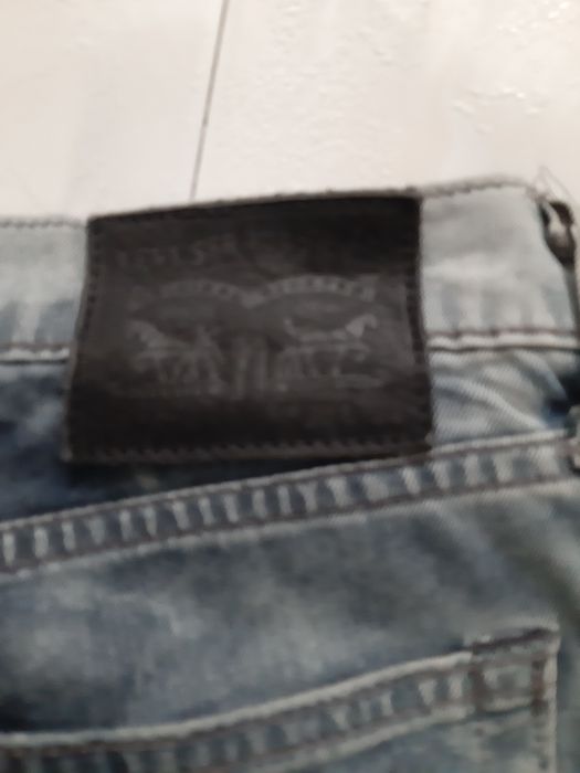 Calça de ganga manchada da Levi's