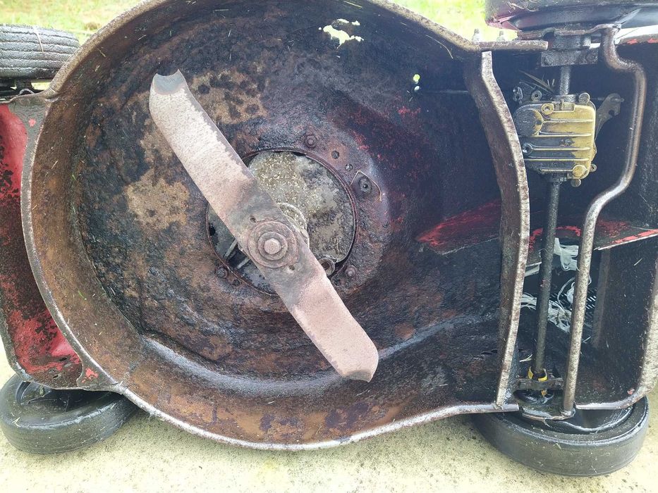 Vendo Maquina de relva a gasolina