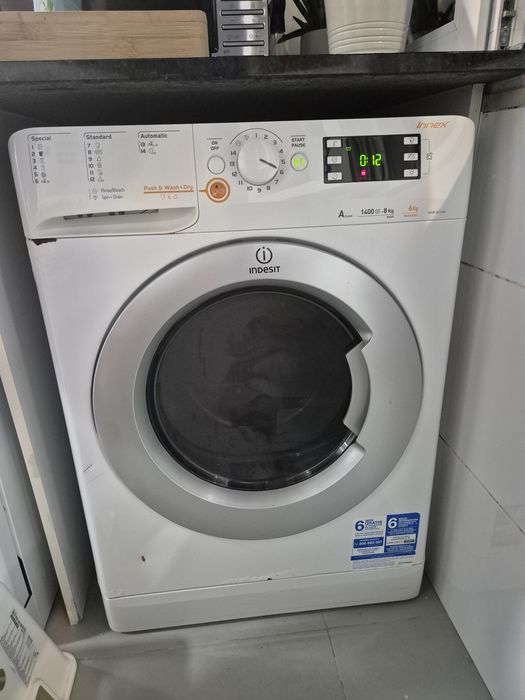Máquina de lavar e secar
