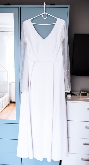 Suknia ślubna z perełkami