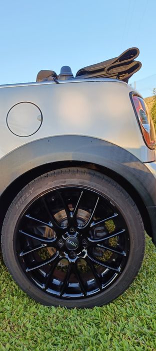 Carro icónico descapotável desportivo