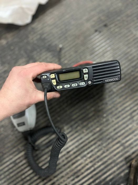 радиостанция Kenwood TK-7160M VHF-диапазона.
