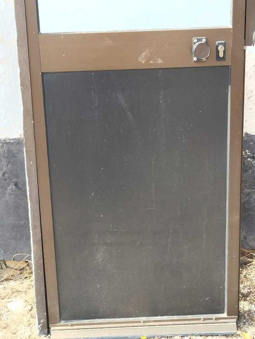 Porta em Alumínio Castanho