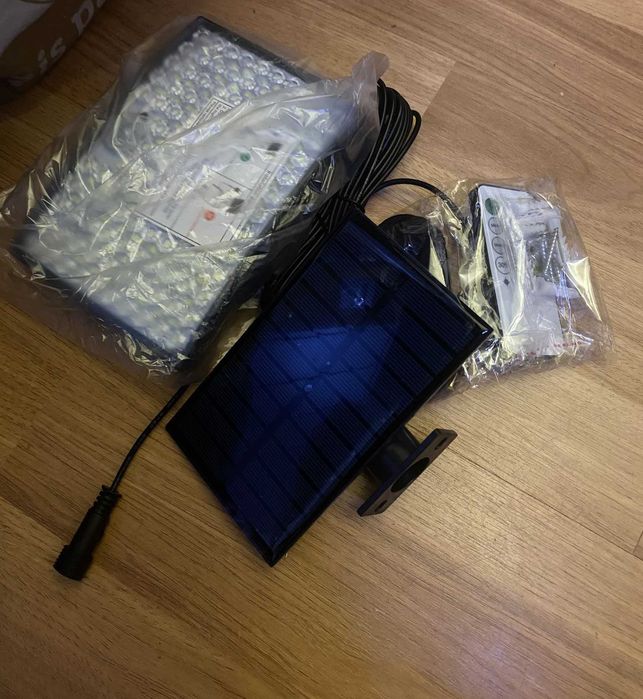 Luz Solar Exterior com Controlo Remoto / Sensor Movimento
