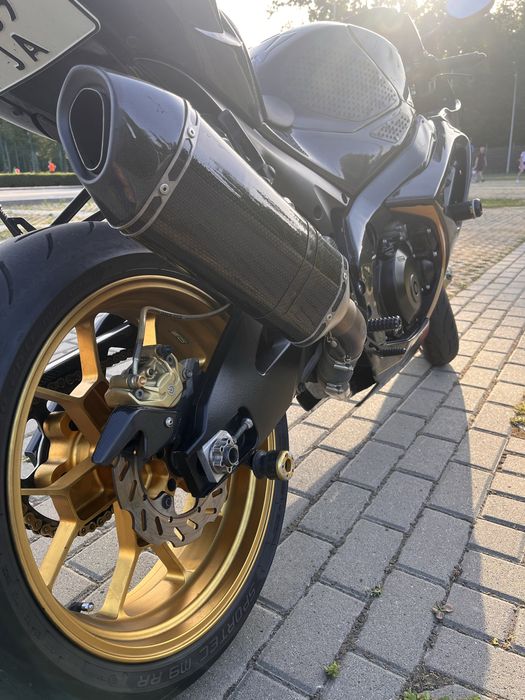 Продам suzuki gsxr 1000 k7-k8