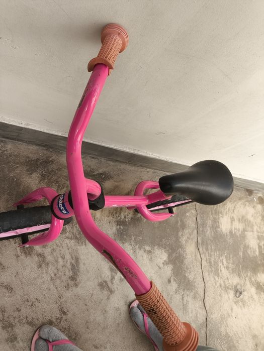 Bicicleta de equilíbrio menina