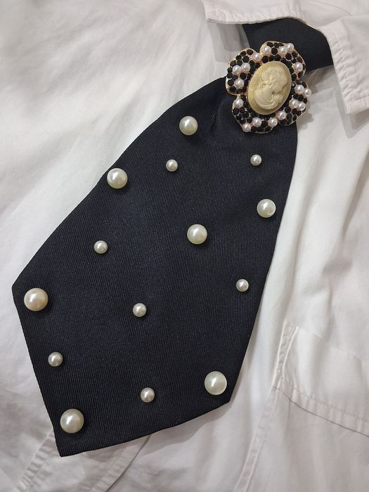 Elegancki krawat damski