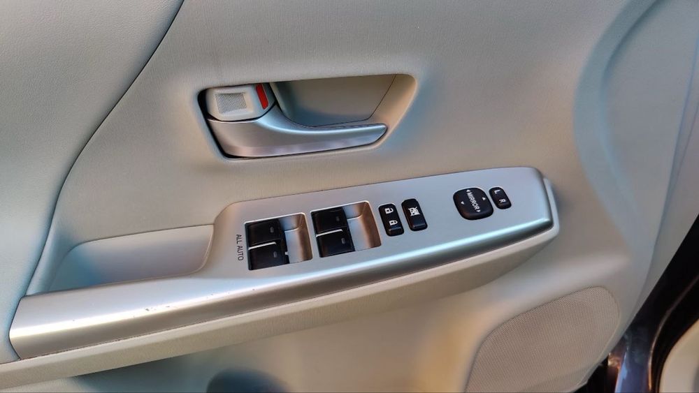 Продам Тoyota prius v 2014, 1,8 phev , газ