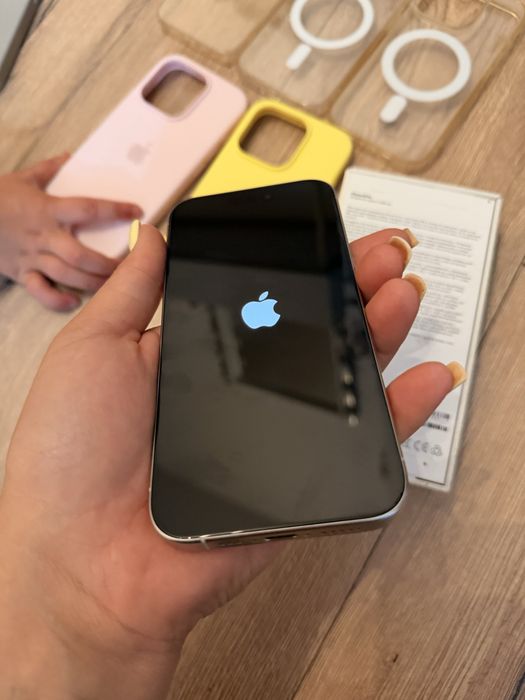 Sprzedam iphone 15 pro  bateria 77