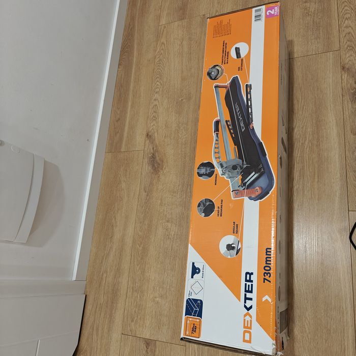 Z nieużywanym ostrzem Dexter 730 do cięcia plytek