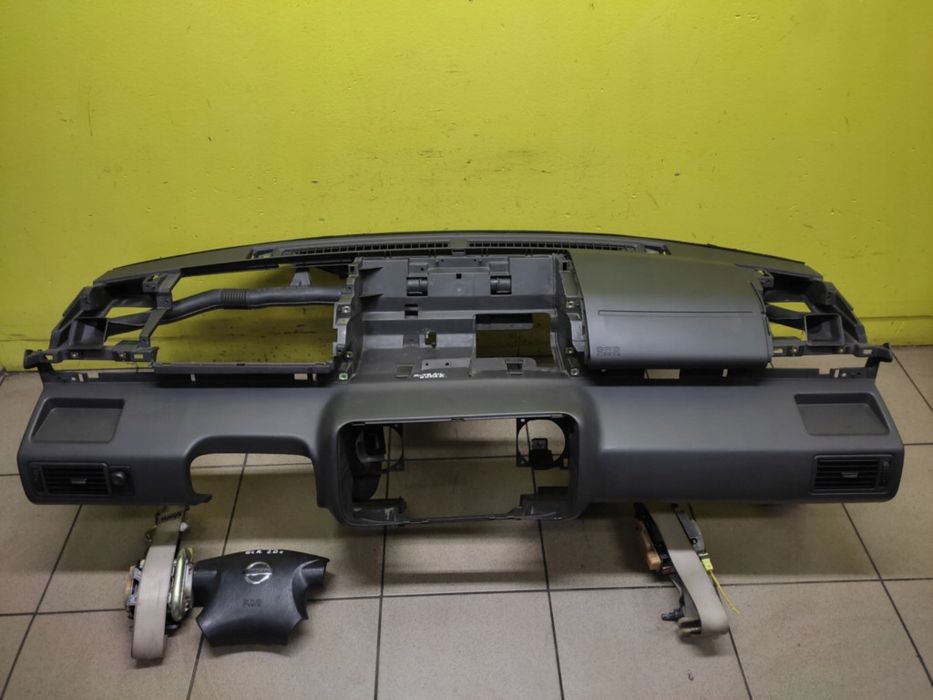 nissan x-trail t30 kokpit deska rozdzielcza