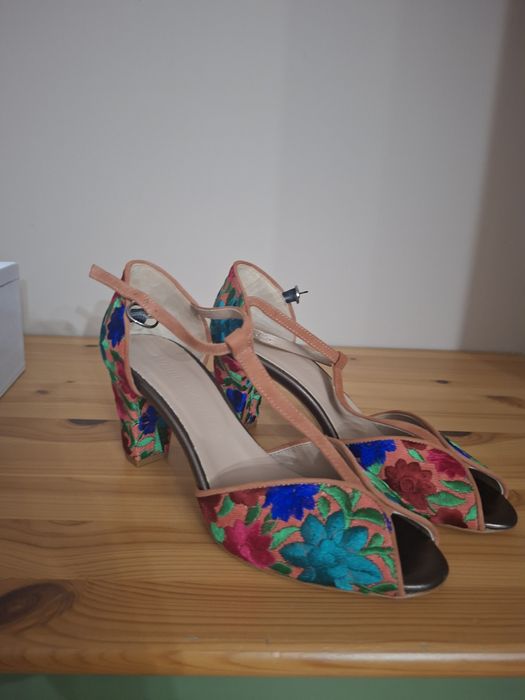Buty na obcasie Kafka, skórzane, haftowane, 38