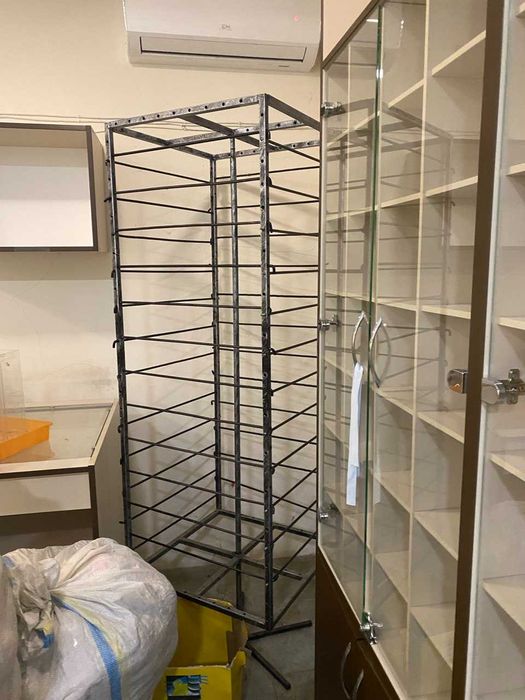 Розпродаж торгового обладнання, вітрини, стелажі, стійки, економпанелі